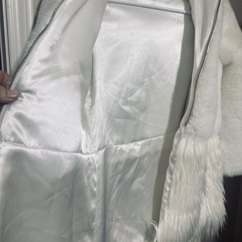 Donna Salyers Fabulous Furs Kids White Faux Fur Coat GIrls sz L hooded pompom - Picture 4 of 7